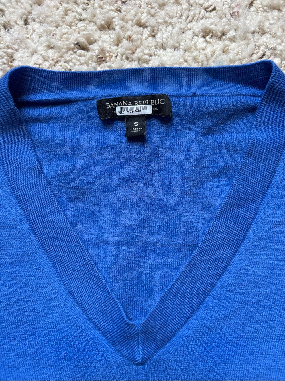 Banana Republic Bright Blue V-Neck Sweater - Picture 3 of 3
